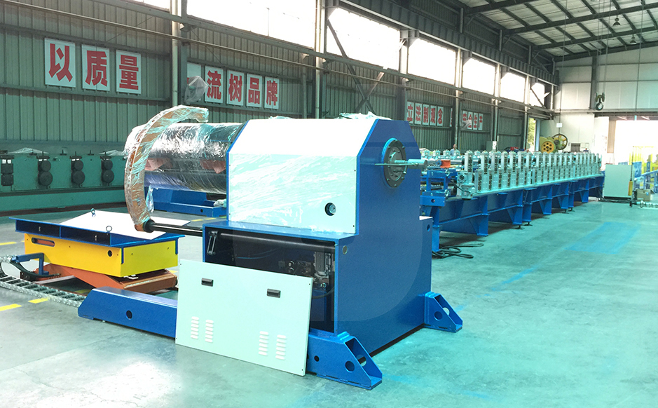 Auto-decoiler with ultrasonic control<br/>(Capacity: 5T with built-in hydraulic system)