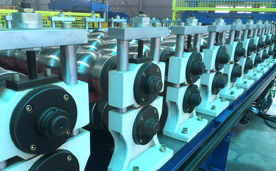 Supporting system of forming rollers