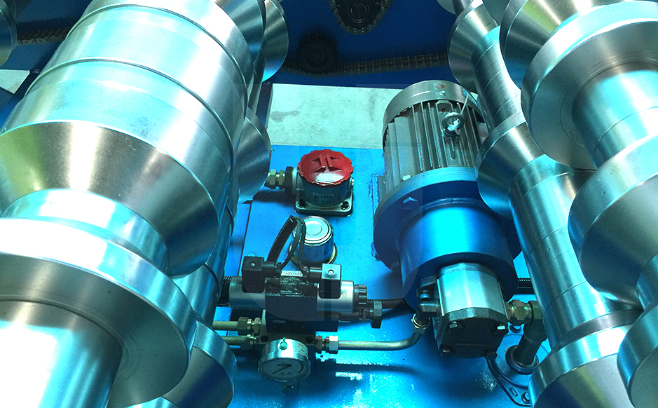 Built-in hydraulic system<br/>(With compact structure to save space)