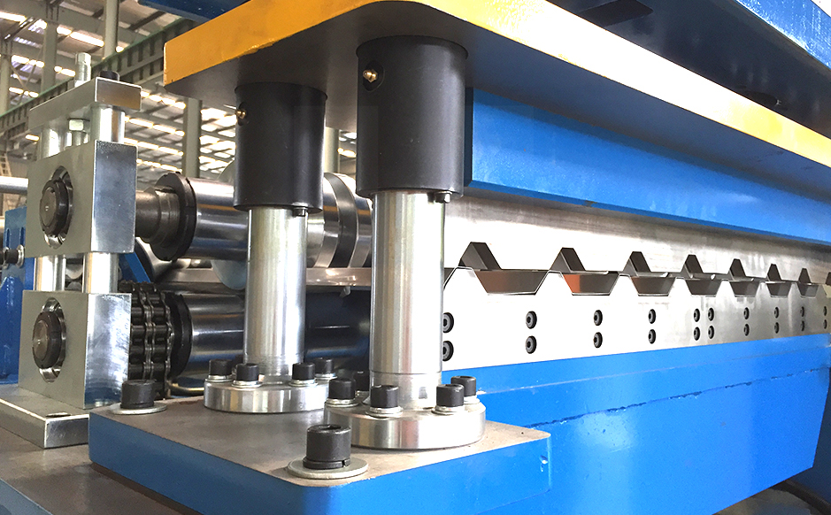 Four-Column Cutting<br/>(Better guidance and longer service life)