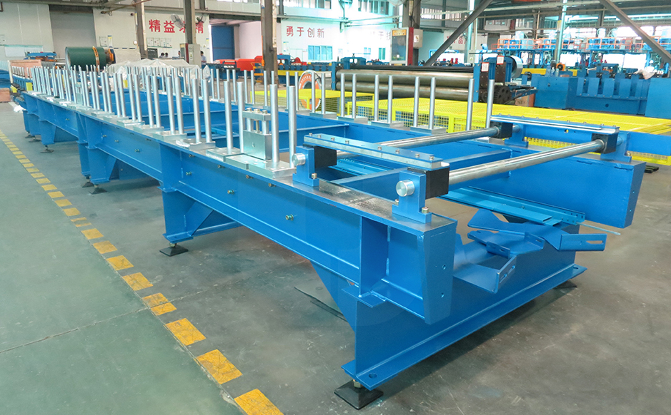Main frame of roofing panel forming system