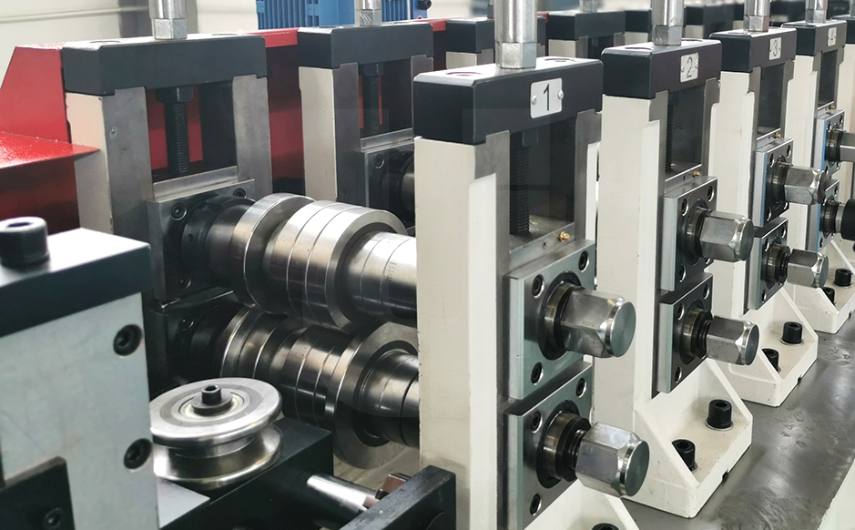 Unique forming system(strong casting roll support)