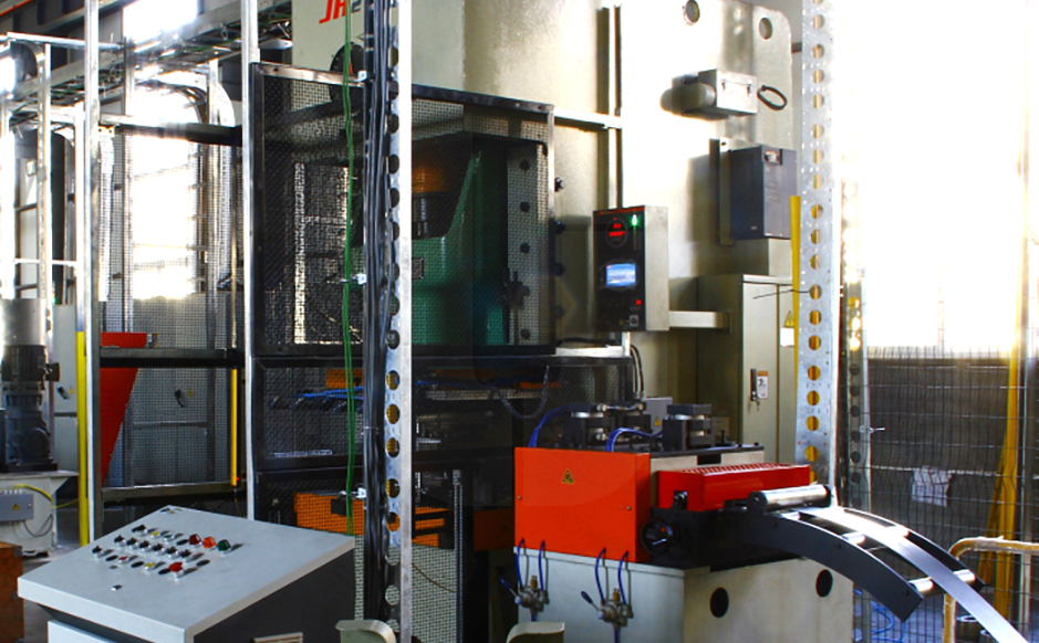 Unique punching system<br/>(much more RELIABLE and easy to maintain)<br/>