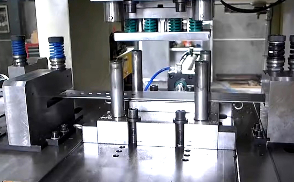 Unique punching system<br/>(much more RELIABLE and easy to maintain)