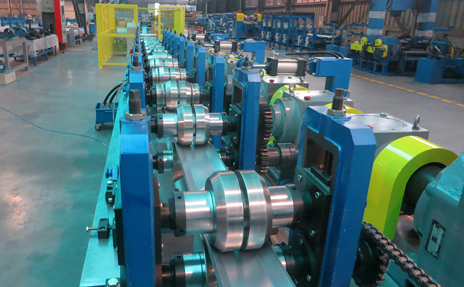Unique forming DESIGN with Cassette Quick Changing system and ONE line able to produce 2+ products