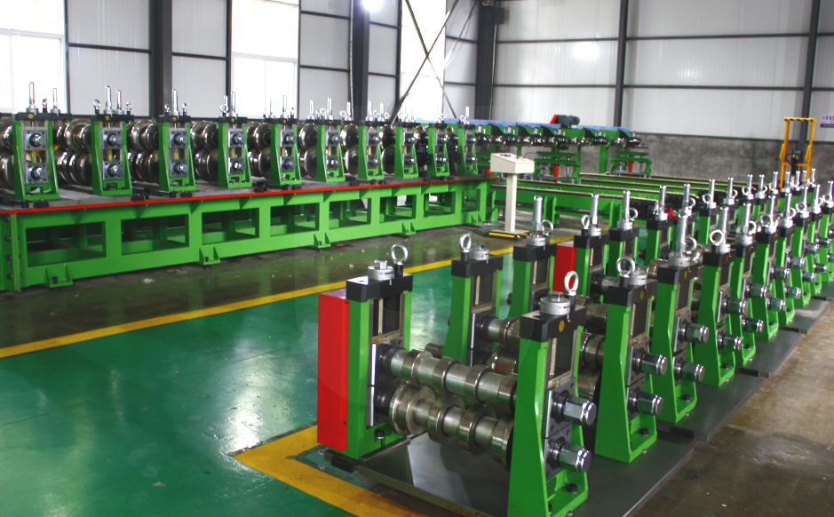 Unique forming DESIGN with Cassette Quick Changing system and ONE line able to produce 2+ products
