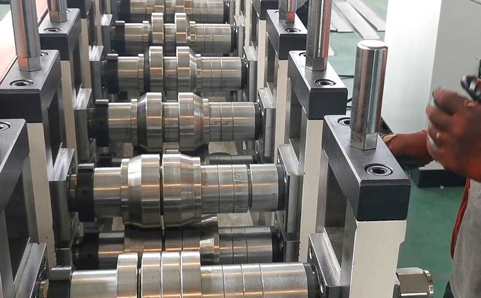Unique material selection for forming rolls: D2(Die steel with HIGH Wear Resistance ≥59HRC)