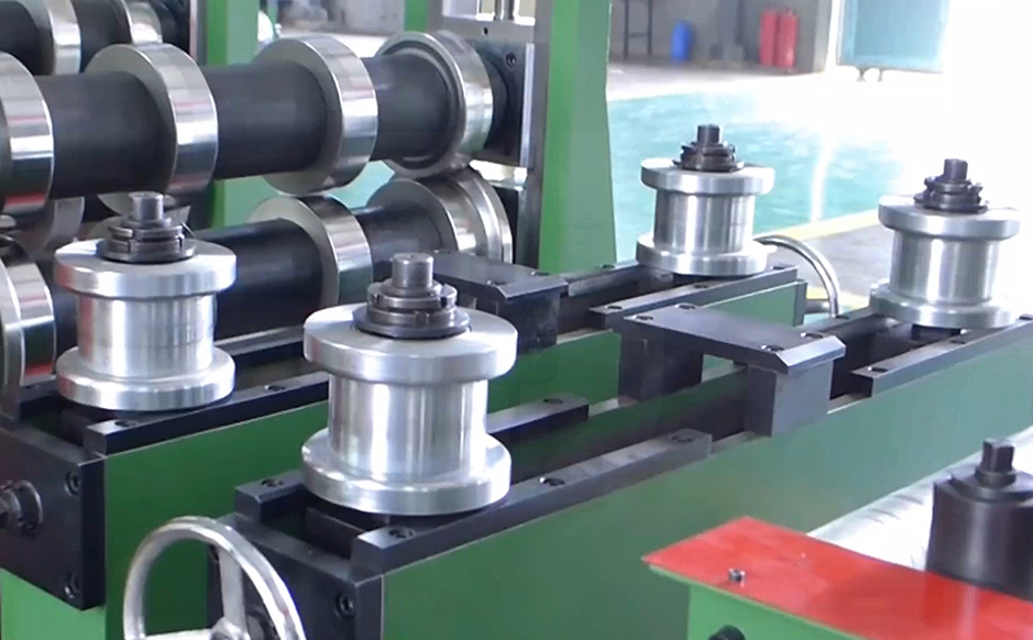 Guiding before roll forming