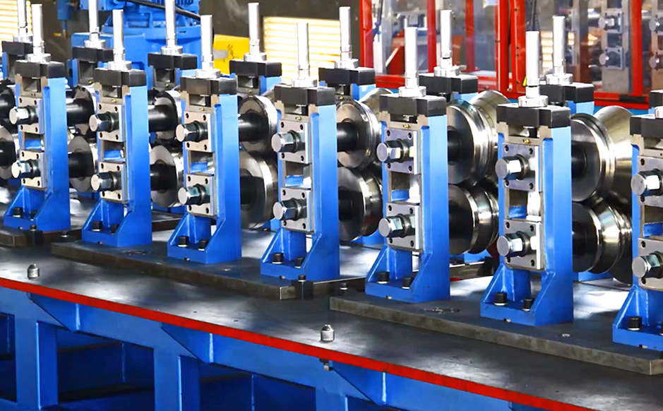 Unique forming system <br/>With appr 20 forming stations for perfect shape