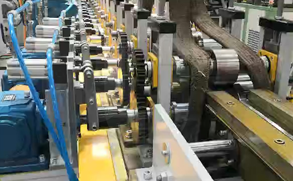 Unique Cassette forming DESIGN with <br/>Pneumatic Quick Changing in 1-2 seconds