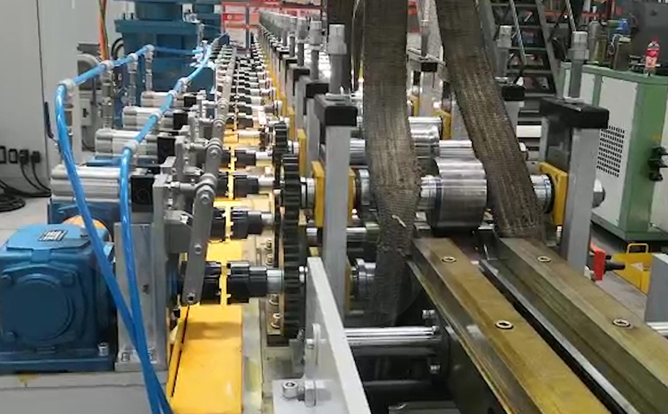 Unique Cassette forming DESIGN with <br/>Pneumatic Quick Changing in 1-2 seconds