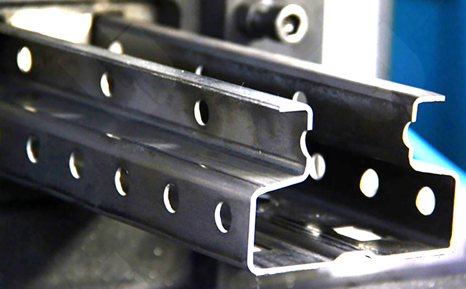 Unique non-stop post cutting