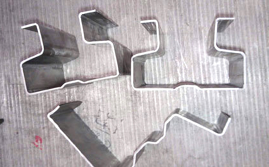 Unique non-stop post cutting
