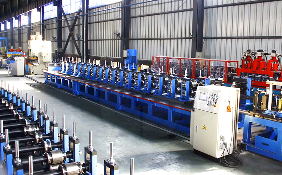 Unique forming DESIGN with Cassette Quick Changing system and ONE line able to produce 2+ products