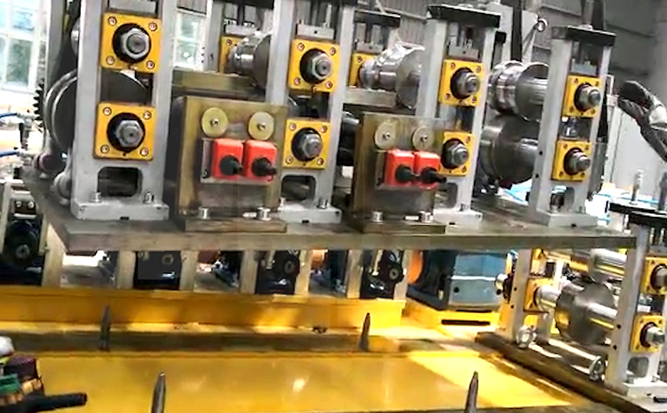 Unique forming DESIGN with Cassette Quick Changing system and ONE line able to produce 2+ products