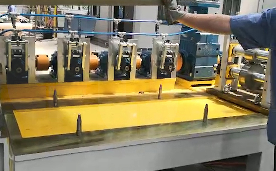 Unique forming DESIGN with Cassette Quick Changing system and ONE line able to produce 2+ products