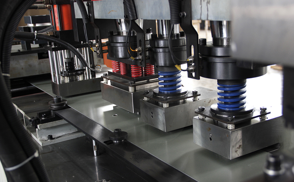 Unique punching system<br/>(DC53 selected for punching dies hardness 62-63HRC)