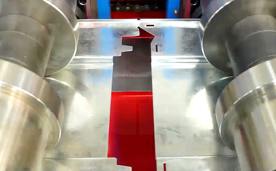 Unique forming DESIGN<br/>die steel D2 is selected for forming rolls
