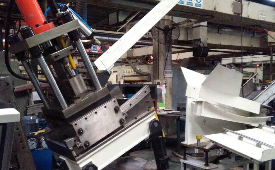 Non-stop cutting(for automobile front bumper)