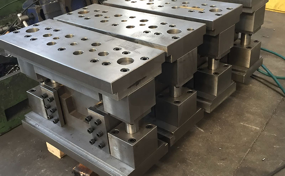 Non-stop cutting(different cutters fro diffferent profiles)