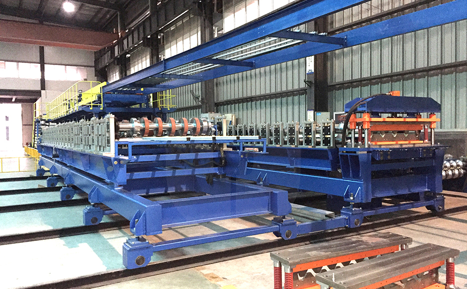Unique forming system<br/>3 bottom formers can move laterally for fast switching