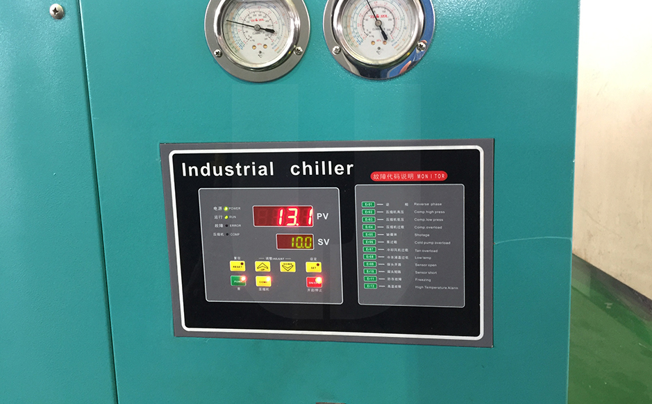 Constant tension system <br/>(with industrial chiller for cooling of hydraulic oil)