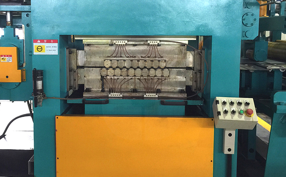 High precision levelling<br/>(with 6HI 19-roller straightening & lubrication system)