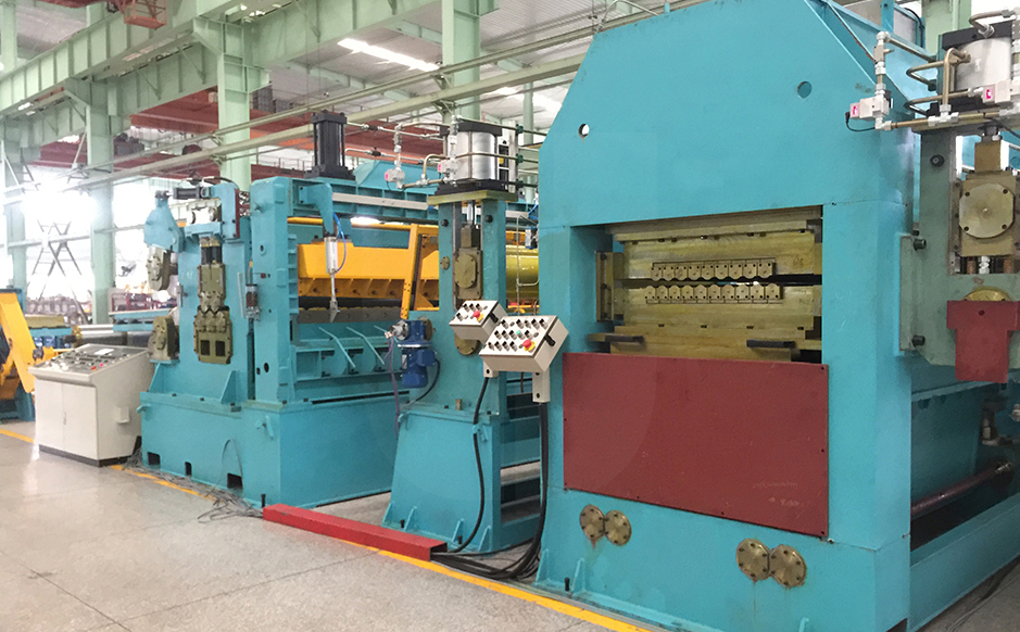 High precision levelling<br/>(with 6HI 19-roller straightening & lubrication system)