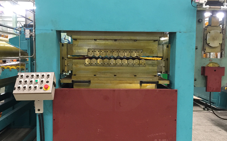 High precision levelling<br/>(with 6HI 19-roller straightening & lubrication system)