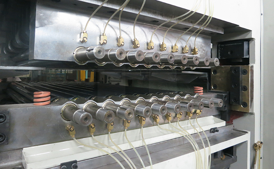 High precision levelling<br/>(with 6HI 19-roller straightening & lubrication system)